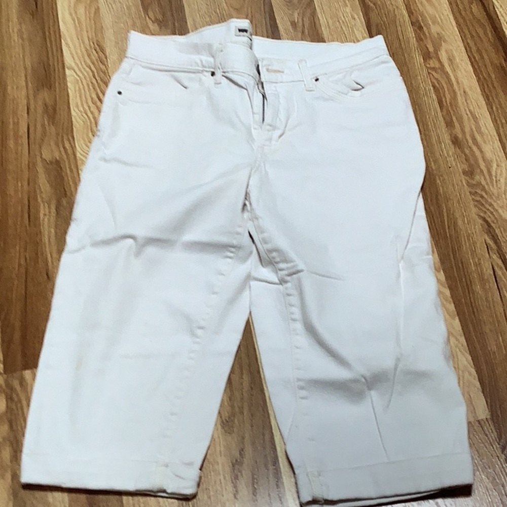 White jeans capris…very good condition.